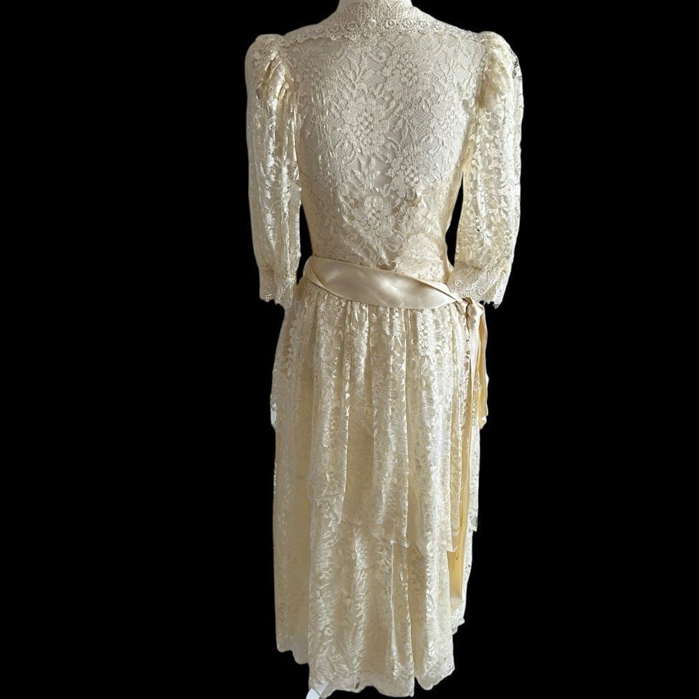 1970’s Lace & Silk Wedding Prom Dress Size 7/8 - Picture 3 of 13